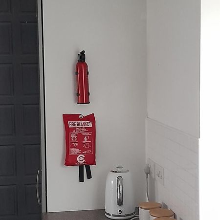 Penthouse Apartment Free Wi-Fi & Parking Occasional Bed Available Solihull Exterior photo